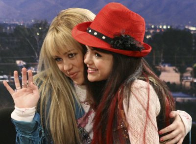 miley-selena.jpg